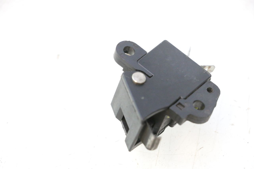 photo de CONTACTEUR FEU STOP GAUCHE HONDA FJS SILVER WING SILVERWING 400 (2005 - 2008) - Autre angle de vue
