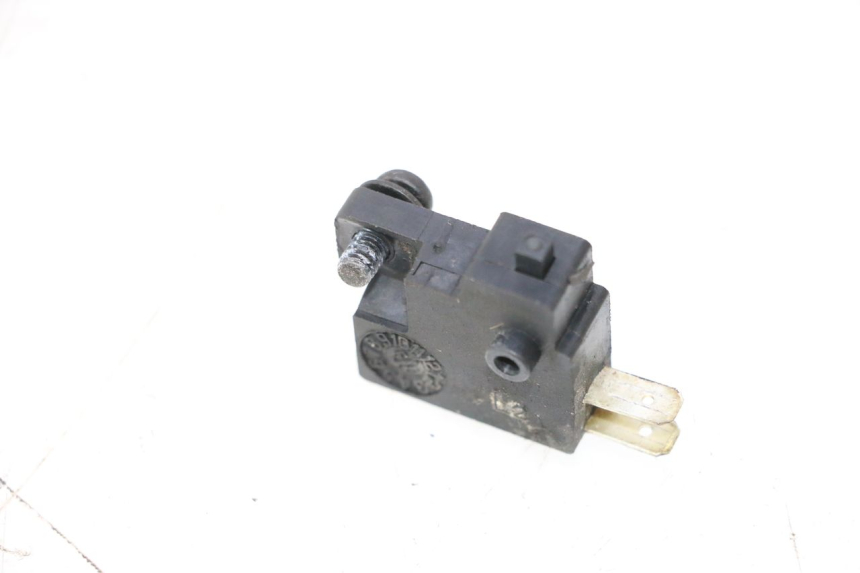 photo de CONTACTEUR FEU STOP GAUCHE KYMCO GRAND DINK 125 (2008 - 2014) - Zoom état d’usage