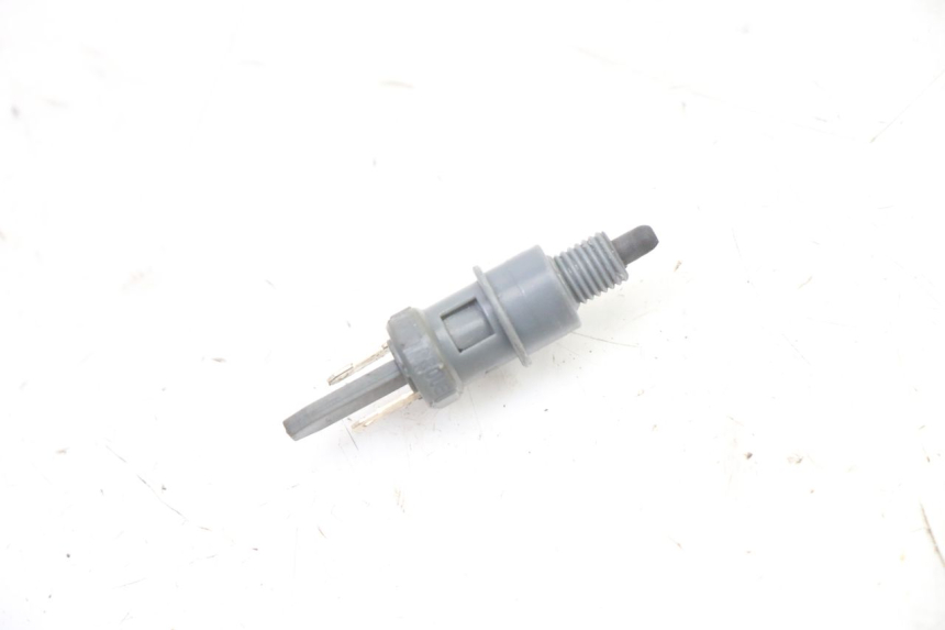photo de CONTACTEUR FEU STOP GAUCHE PEUGEOT KISBEE 2T 50 (2010 - 2017)