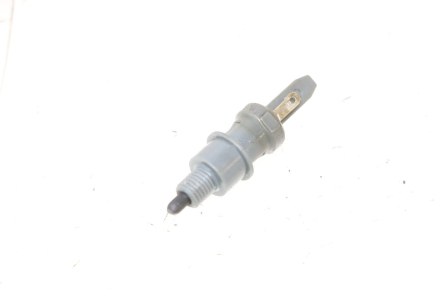 photo de CONTACTEUR FEU STOP GAUCHE PEUGEOT KISBEE 2T 50 (2010 - 2017) - Vue principale