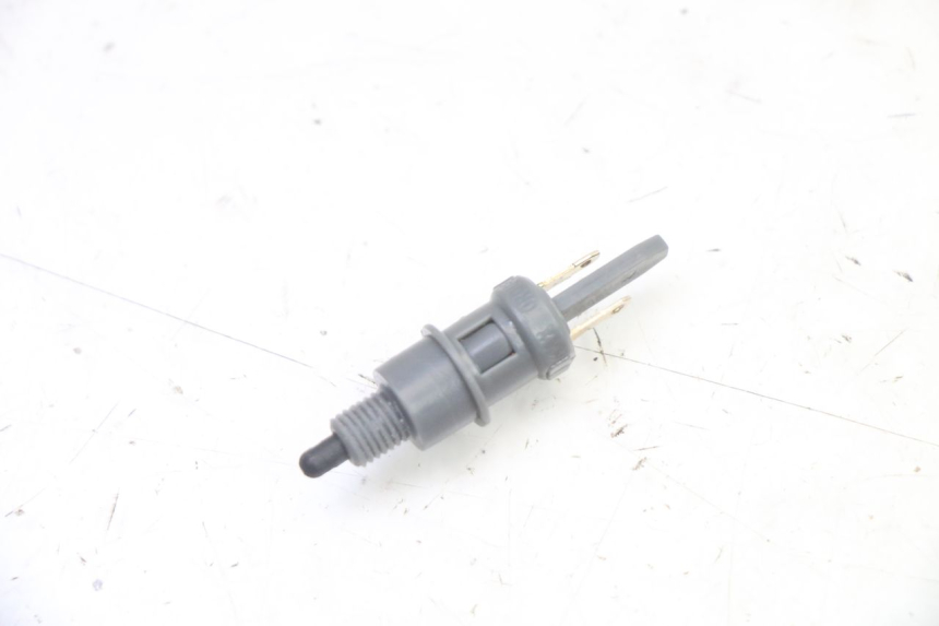 photo de CONTACTEUR FEU STOP GAUCHE PEUGEOT KISBEE 4T 50 (2018 - 2022)