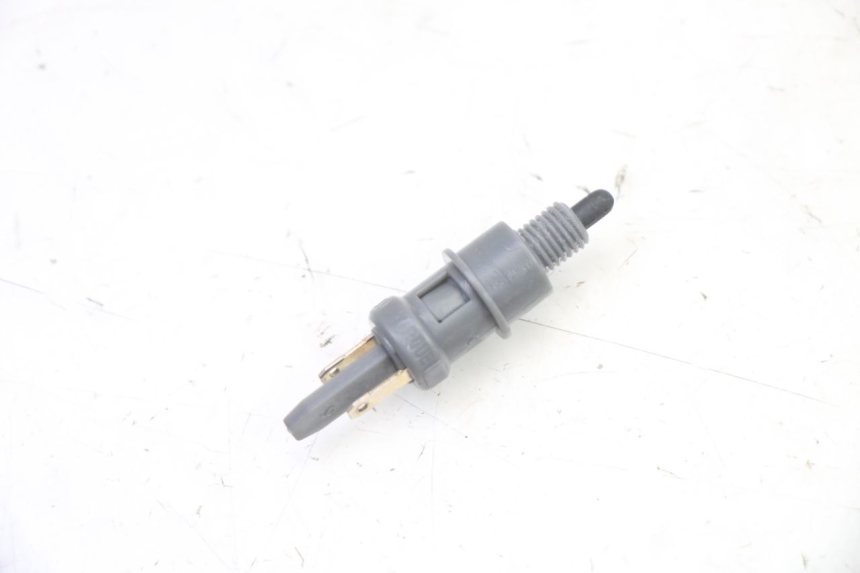 photo de CONTACTEUR FEU STOP GAUCHE PEUGEOT KISBEE 4T 50 (2018 - 2022)