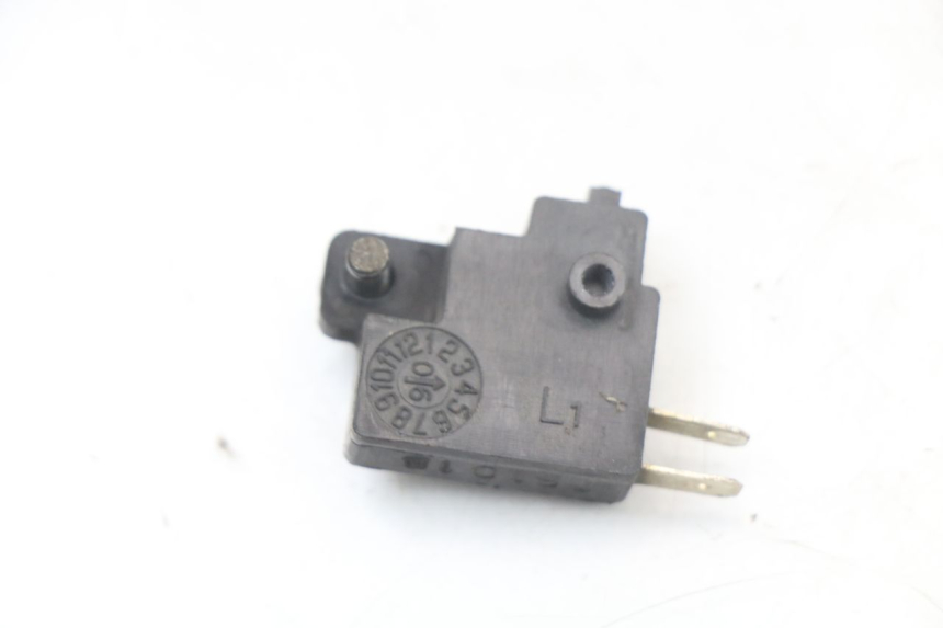 photo de CONTACTEUR FEU STOP GAUCHE KYMCO XCITING 250 (2006 - 2009)