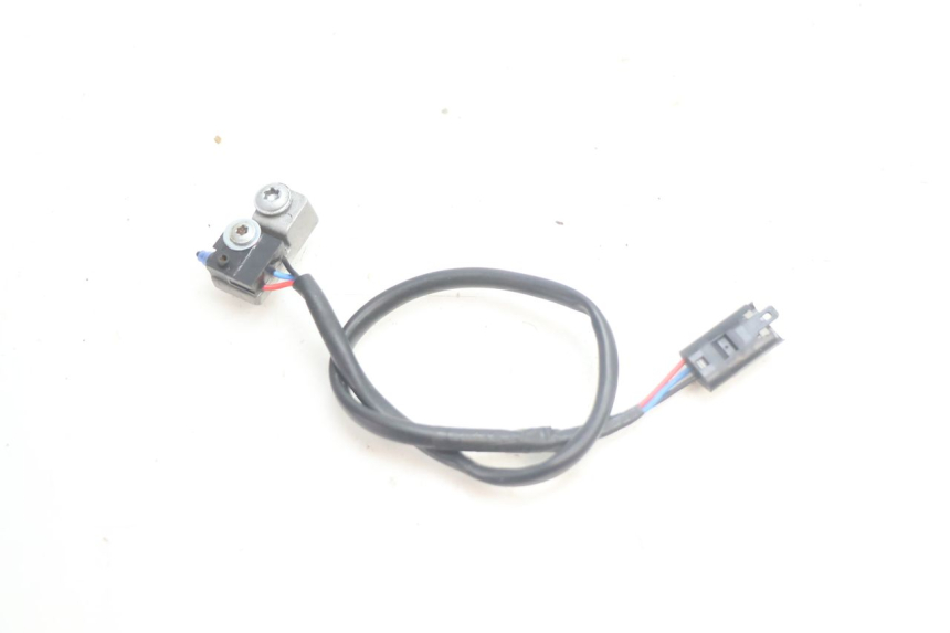 photo de CONTACTEUR FEU STOP GAUCHE PIAGGIO MP3 HPE 530 (2022 - 2026) - Zoom état d’usage