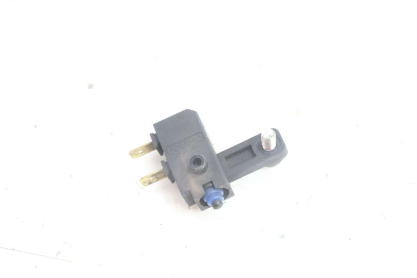 photo de CONTACTEUR FEU STOP GAUCHE YAMAHA N-MAX NMAX 125 (2021 - 2024) - Autre angle de vue