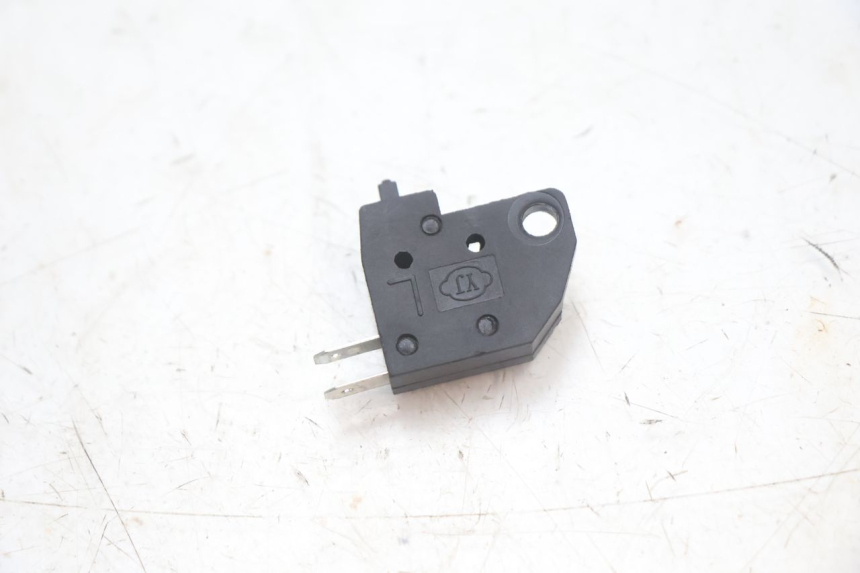 photo de CONTACTEUR FEU STOP GAUCHE JM MOTORS R-MAX TECH 50 (2024 - 2026) - Zoom état d’usage