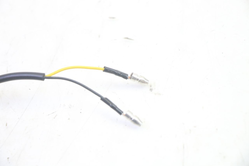 photo de CONTACTEUR FEU STOP GAUCHE JM MOTORS SANTANA EVO 50 (2024 - 2026) - Gros plan technique