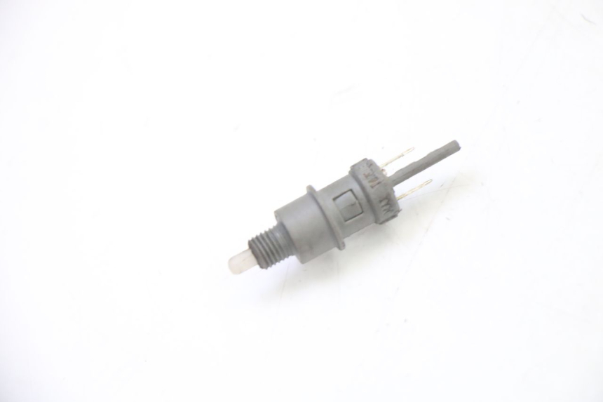photo de CONTACTEUR FEU STOP GAUCHE PEUGEOT SPEEDAKE 50 (1995 - 1997)