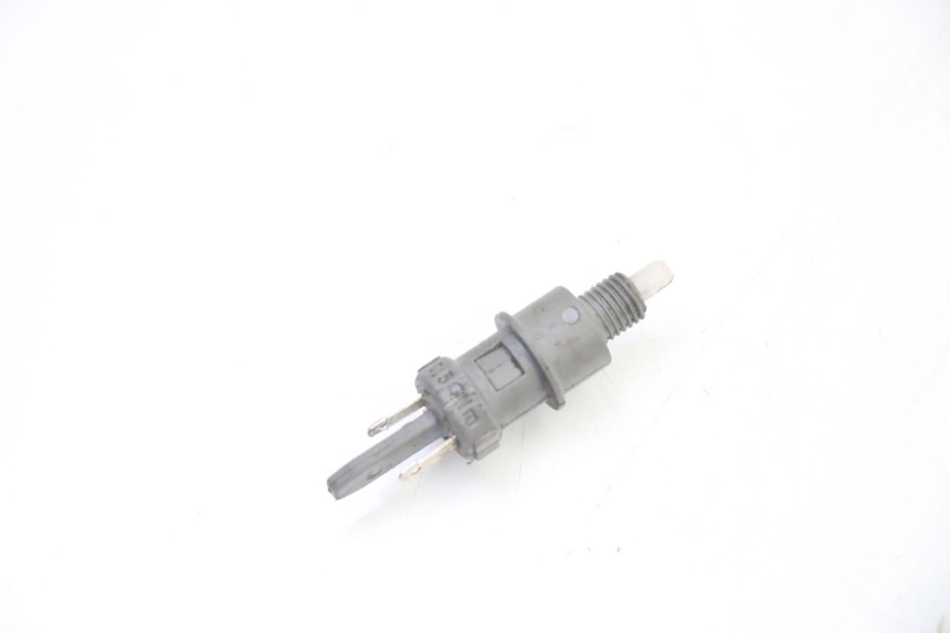 photo de CONTACTEUR FEU STOP GAUCHE PEUGEOT SPEEDAKE 50 (1995 - 1997)