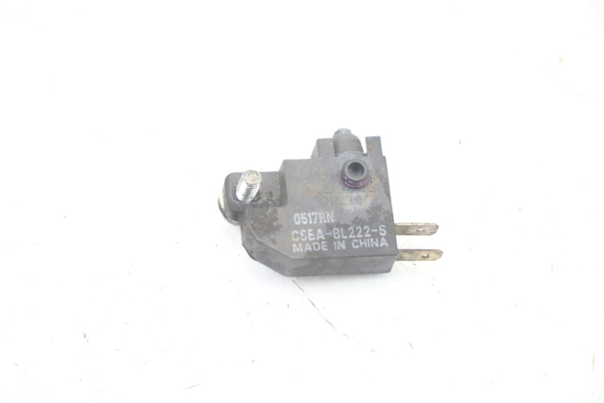photo de CONTACTEUR FEU STOP GAUCHE SUZUKI BURGMAN 125 (2018 - 2021)