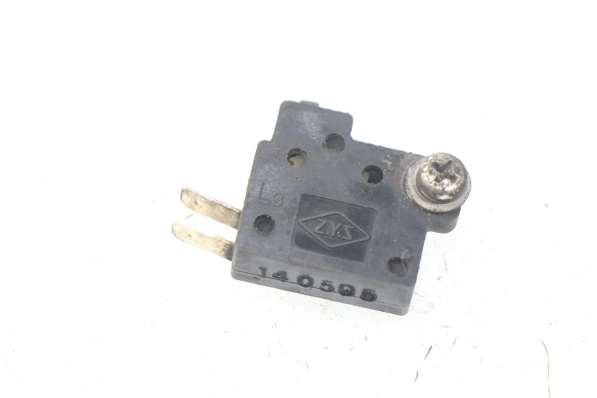 photo de CONTACTEUR FEU STOP GAUCHE SYM GTS EFI ABS 125 (2012 - 2016)