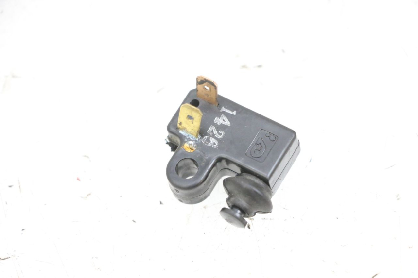 photo de CONTACTEUR FEU STOP GAUCHE YAMAHA TRICITY 300 (2020 - 2024) - Vue principale