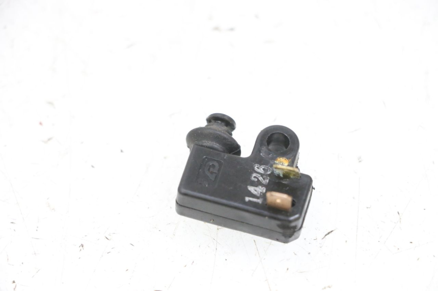 photo de CONTACTEUR FEU STOP GAUCHE YAMAHA TRICITY 300 (2020 - 2024) - Autre angle de vue