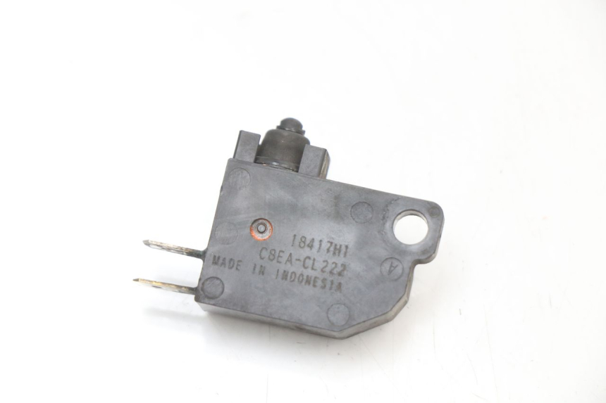 photo de CONTACTEUR FEU STOP GAUCHE YAMAHA XMAX X-MAX ABS 125 (2017 - 2020)