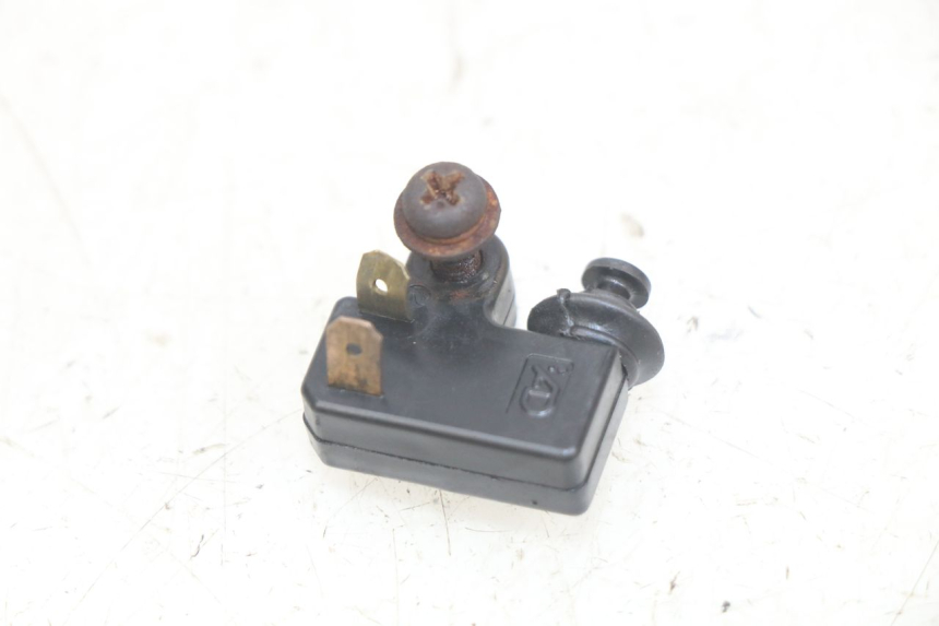 photo de CONTACTEUR FEU STOP GAUCHE YAMAHA X-MAX XMAX 250 (2006 - 2009)