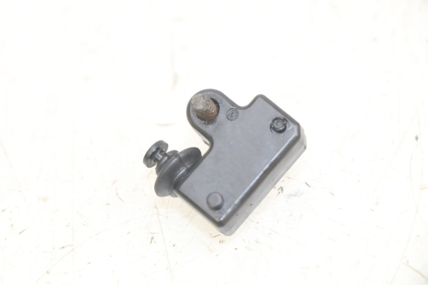 photo de CONTACTEUR FEU STOP GAUCHE YAMAHA X-MAX XMAX 250 (2006 - 2009)