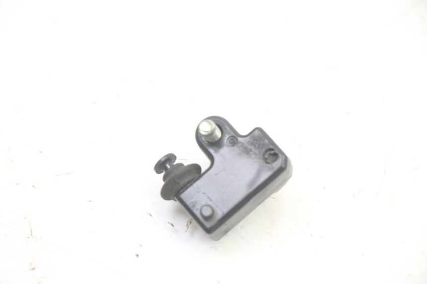 photo de CONTACTEUR FEU STOP GAUCHE YAMAHA X-MAX XMAX 125 (2010 - 2014)