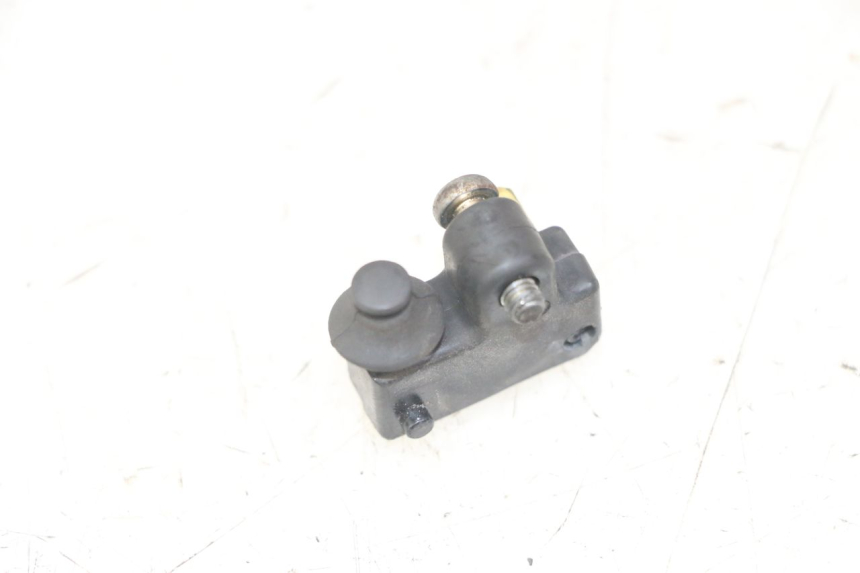 photo de CONTACTEUR FEU STOP GAUCHE YAMAHA X-MAX XMAX 125 (2010 - 2014)