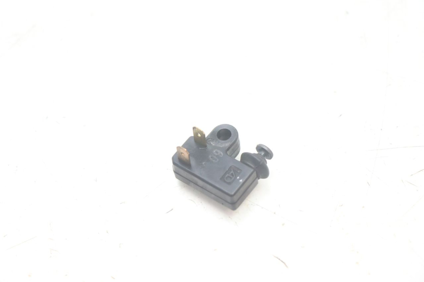 photo de CONTACTEUR FEU STOP GAUCHE YAMAHA XMAX X-MAX 125 (2006 - 2009) - Vue principale