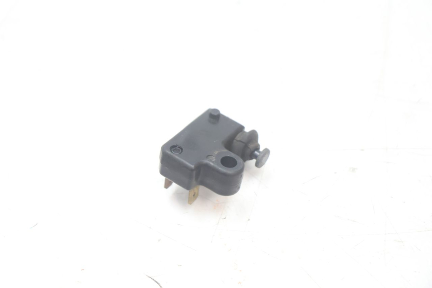 photo de CONTACTEUR FEU STOP GAUCHE YAMAHA XMAX X-MAX 125 (2006 - 2009) - Zoom état d’usage
