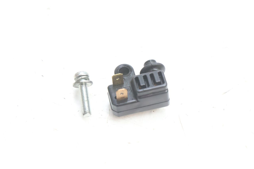 photo de CONTACTEUR FEU STOP GAUCHE YAMAHA X-MAX XMAX 125 (2010 - 2013) - Vue principale