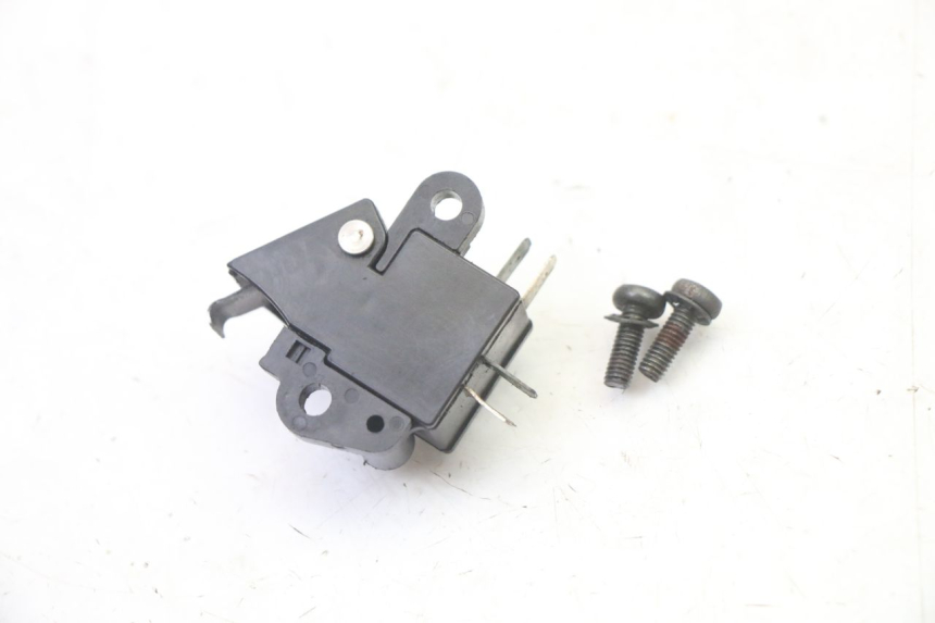 photo de CONTACTEUR FEU STOP GAUCHE HONDA X8R 50 (1998 - 2003)