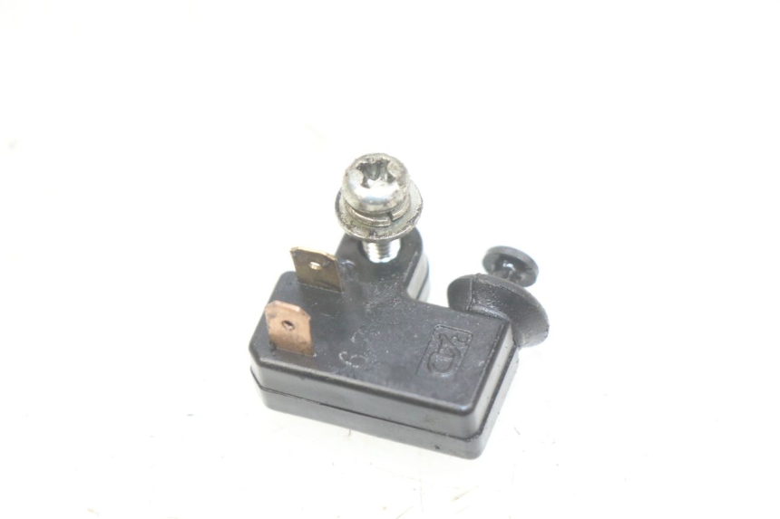 photo de CONTACTEUR FEU STOP GAUCHE YAMAHA XMAX X-MAX 125 (2006 - 2009)