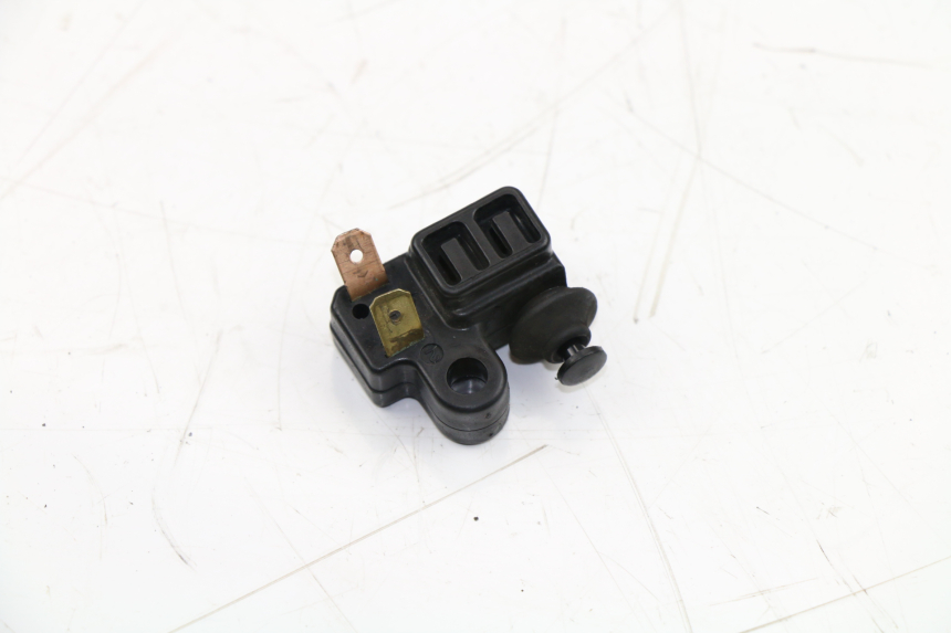 photo de CONTACTEUR FEU STOP GAUCHE YAMAHA XP T-MAX ABS 500 (2009 - 2011)