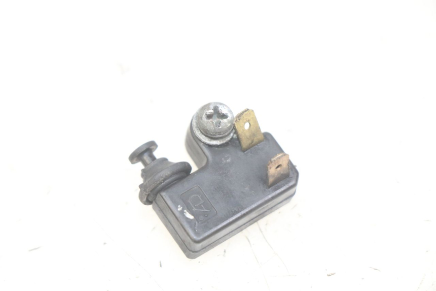 photo de CONTACTEUR FEU STOP GAUCHE YAMAHA YP MAJESTY 400 (2004 - 2008)