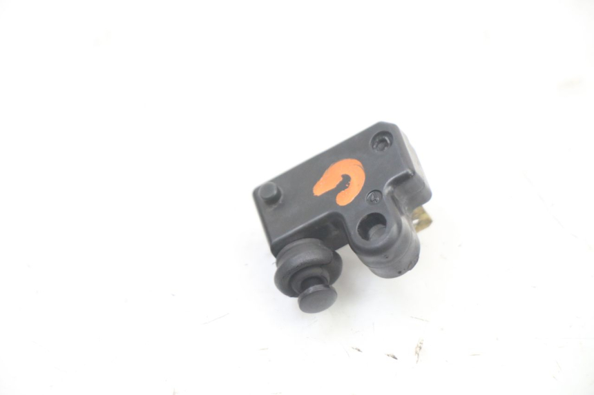 photo de CONTACTEUR FEU STOP GAUCHE YAMAHA YP T-MAX TMAX 530 (2017 - 2020)