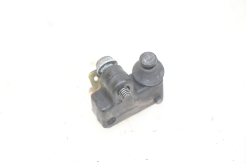 photo de CONTACTEUR FEU STOP GAUCHE YAMAHA YP MAJESTY 400 (2004 - 2008)