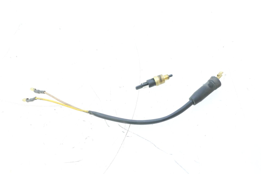 photo de CONTACTEUR FEU STOP GAUCHE YAMAHA YP MAJESTY 125 (1998 - 2001) - Vue principale