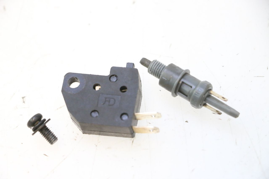 photo de CONTACTEUR FEU STOP PEUGEOT KISBEE 4T 50 (2023 - 2026) - Détail de la pièce