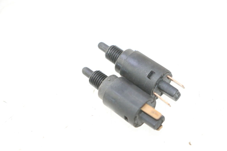 photo de CONTACTEUR FEU STOP PIAGGIO LIBERTY IGET 4T 50 (2015 - 2020) - Zoom état d’usage