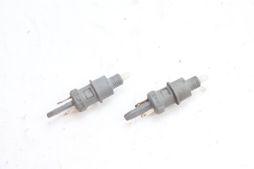 photo de CONTACTEUR FEU STOP PEUGEOT LUDIX ONE 50 (2004 - 2013) - Détail de la pièce