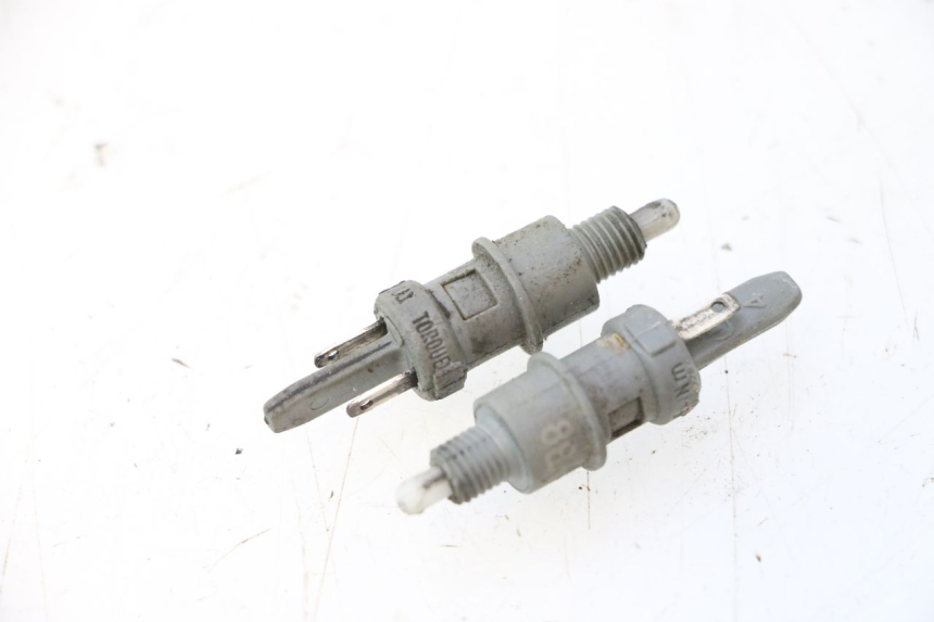 photo de CONTACTEUR FEU STOP PEUGEOT LUDIX ONE 50 (2004 - 2006) - Détail de la pièce