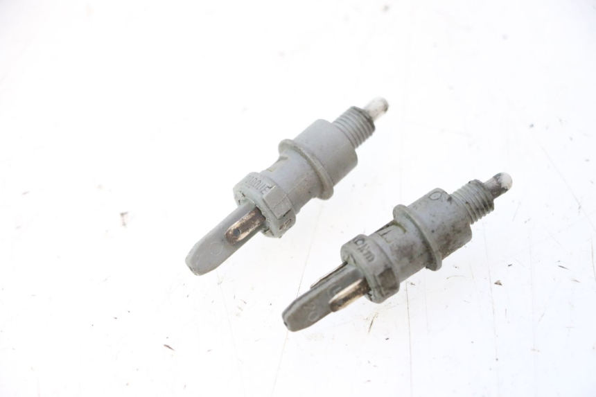 photo de CONTACTEUR FEU STOP PEUGEOT LUDIX ONE 50 (2004 - 2006) - Zoom état d’usage