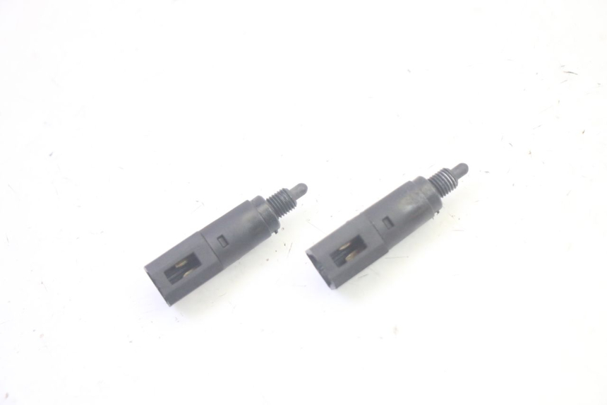 photo de CONTACTEUR FEU STOP PIAGGIO MP3 LT 400 (2007 - 2012) - Détail de la pièce