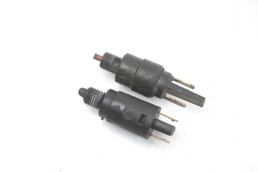 photo de CONTACTEUR FEU STOP PIAGGIO MP3 500 (2011 - 2015) - Détail de la pièce