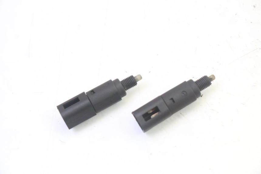 photo de CONTACTEUR FEU STOP PIAGGIO MP3 125 (2006 - 2014)