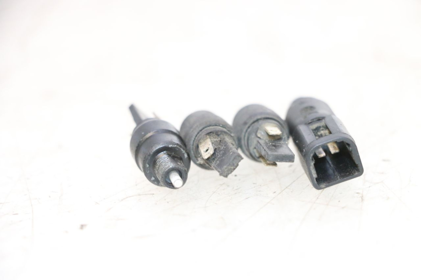 photo de CONTACTEUR FEU STOP PIAGGIO MP3 RL 250 (2006 - 2010) - Zoom état d’usage