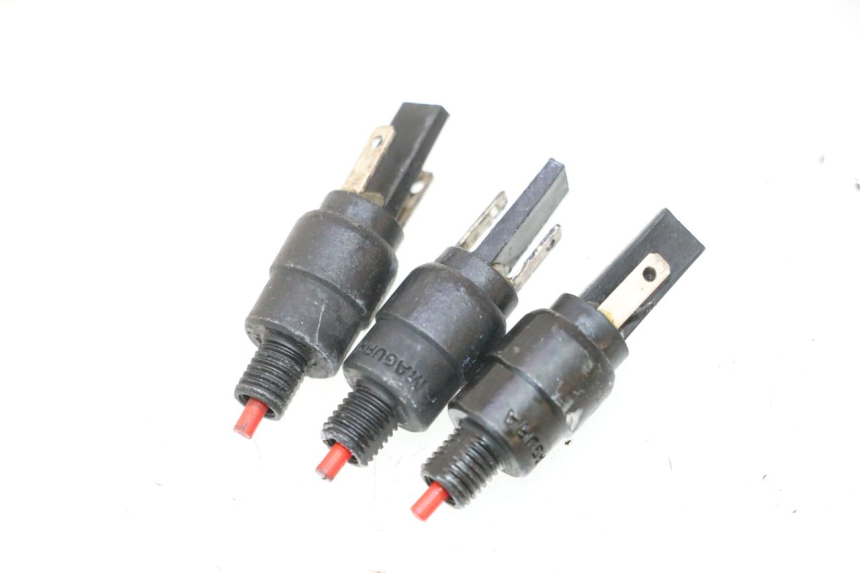photo de CONTACTEUR FEU STOP PIAGGIO MP3 500 (2016 - 2018) - Vue principale