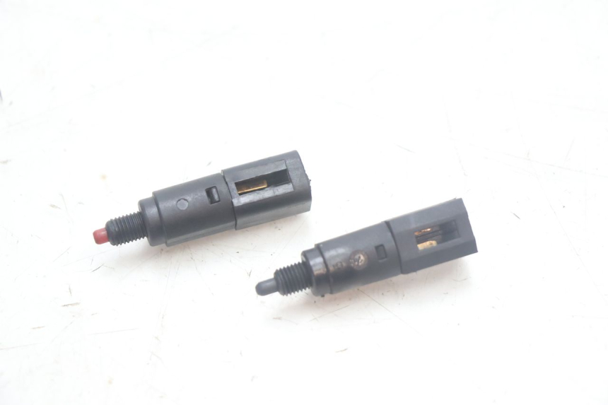photo de CONTACTEUR FEU STOP PIAGGIO MP3 125 (2006 - 2014) - Vue principale