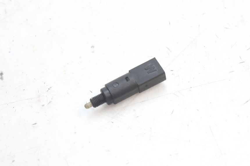 photo de CONTACTEUR FEU STOP PIAGGIO MP3 500 (2016 - 2018) - Zoom état d’usage