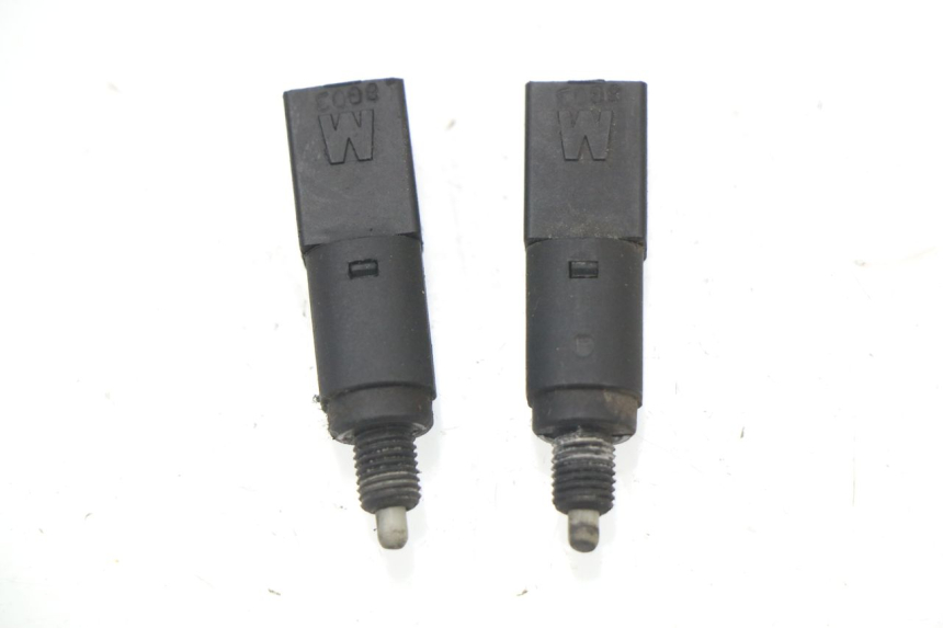 photo de CONTACTEUR FEU STOP PIAGGIO NRG 50 (2004 - 2017) - Détail de la pièce