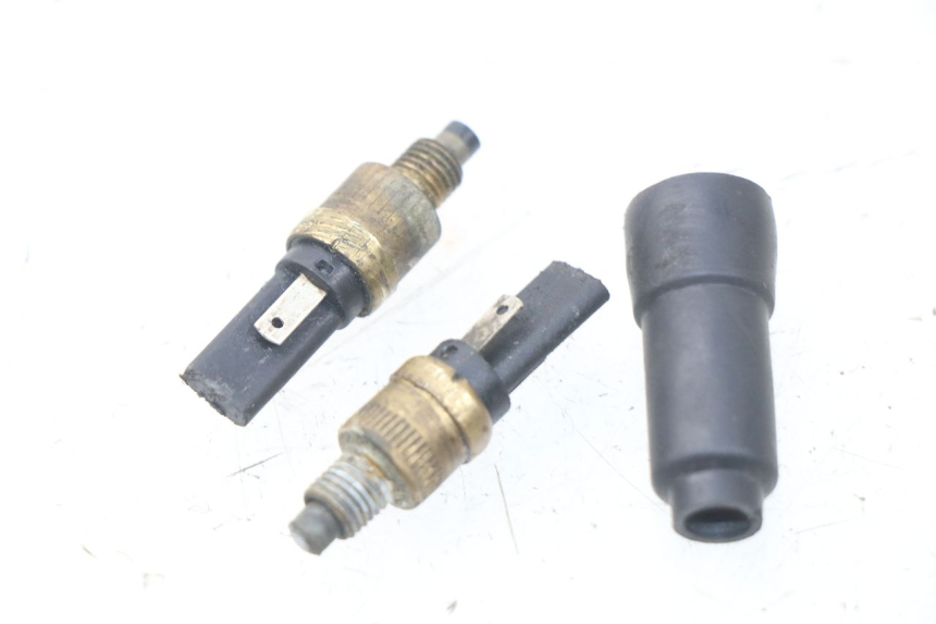photo de CONTACTEUR FEU STOP PEUGEOT VIVACITY 100 (1999 - 2008)