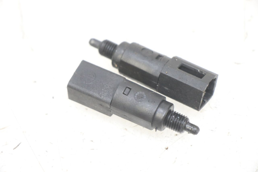 photo de CONTACTEUR FEU STOP PIAGGIO FLY 125 (2005 - 2012)