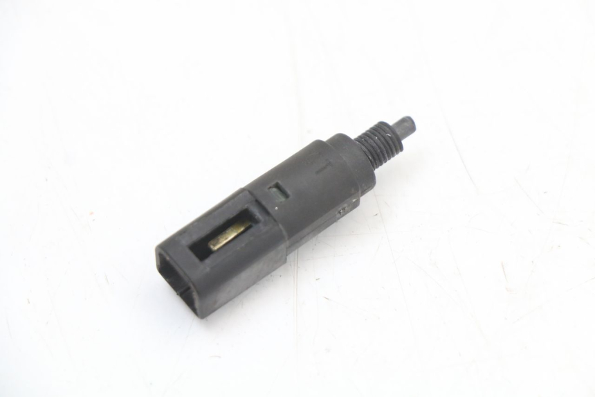 photo de CONTACTEUR FEU STOP PIAGGIO FLY 4T 50 (2004 - 2010)