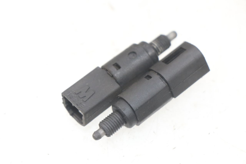 photo de CONTACTEUR FEU STOP PIAGGIO LIBERTY 4T 50 (2009 - 2015)