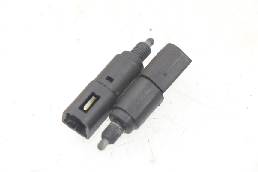 photo de CONTACTEUR FEU STOP PIAGGIO LIBERTY 4T 50 (2009 - 2015)